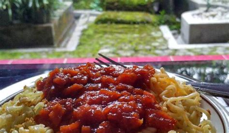 This site contains affiliate links from which we receive a compensation (like amazon for example). Indomie Bolognaise, filling and delicious! - Food & Drink