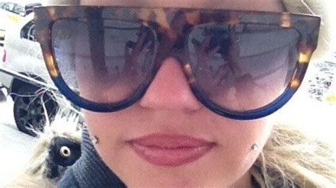 Amanda Bynes Piercing Actress Shows Off Cheek Jewelry Via Twitter Photo Video Huffpost Null
