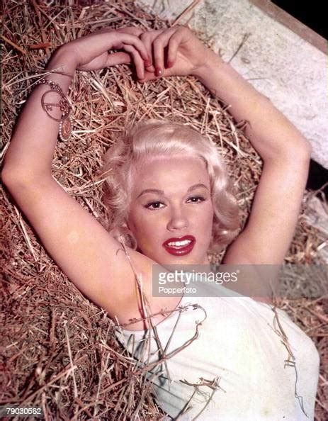 circa 1950 s american actress mamie van doren lying seductively in news photo getty images