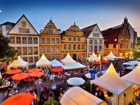 According to the bielefeld conspiracy, bielefeld isn't what it appears to be. Bielefeld - Bezienswaardigheden Zien en Doen