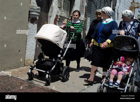 Hasidic Jews In Williamsburg Brooklyn New York Stock Photo Alamy