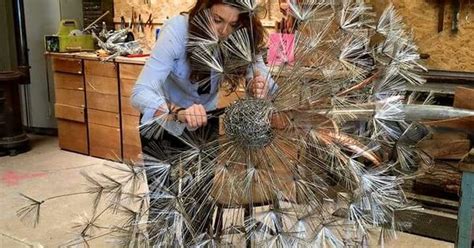 These garden art projects will make your backyard space unique. Giant metal dandelion sculpture | Wire and beads ...