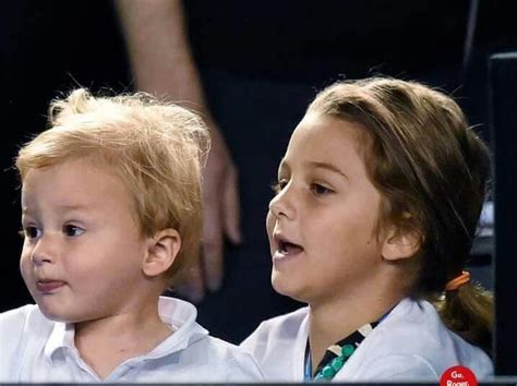 Federer would say the child's lob was the turning point of the match. Adorable!!!!!♥♥ | Roger federer family, Roger federer ...