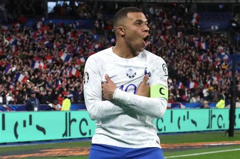 kylian mbappe leadership qualities shown in france win after team talk goes viral irish mirror