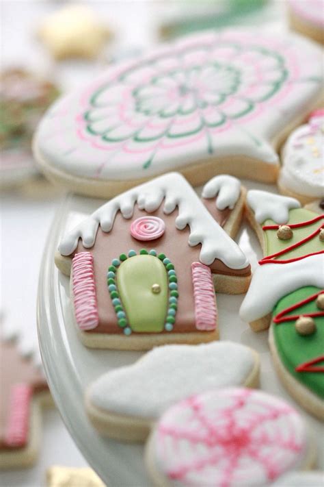 The pink & green cookies that you're going to see here in this post, are actually my second attempt in decorating cookies. Royal Icing Cookie Decorating Tips | Royal icing cookies ...