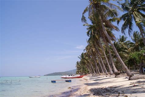 Pesona Panorama Pantai Barakuda Karimunjawa Pariwisata Indonesia