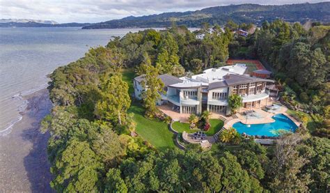 Te Manu Tahawai A Clifftop Waterfront Mansion In Auckland New
