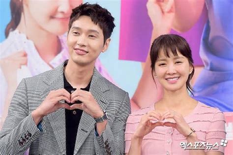 Lee Si Young On Reuniting With Ji Hyun Woo After 8 Years For Risky