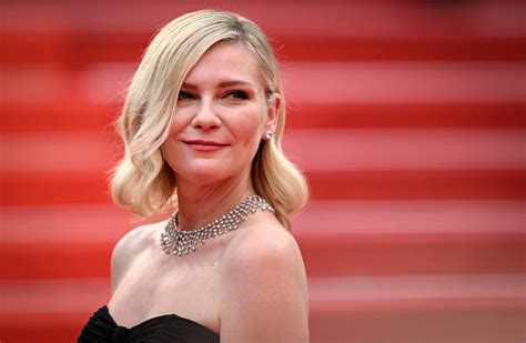 Kirsten Dunst Called Out Her Kiss With Brad Pitt At 11 Years Old Sheknows
