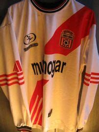 Currico will be confident of building on an impressive home record when they welcome cobreseal to the bicentenario la granja. Curicó Unido Home Camiseta de Fútbol 2003 - 2004.