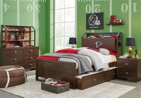 The apartment features a barbecue. NFL 1st & Goal Atlanta Falcons Brown 5 Pc Twin Bookcase ...