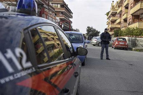 Tragedia A Cisterna Di Latina Carabiniere Spara Alla Moglie Uccide Le