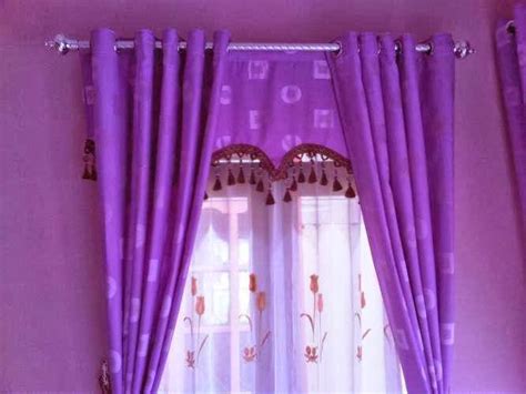Desain desa sedekat mungkin dengan alam, jadi motif etnis, bordir, pola bunga yang tenang, kandang skotlandia akan cocok di ruang tamu seperti itu. Memilih Warna Gorden Yang Tepat Untuk Ruang Tamu | Rumah ...
