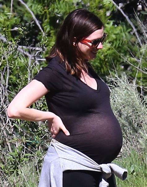 Anne Hathaway Pregnant