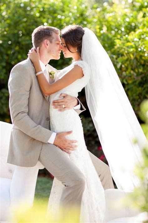 24 Poses That Make For Great Wedding Photos Creative Wedding Photo