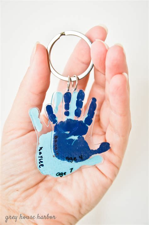 You answer one question each day for the whole year. DIY Handprint Keychain - great gift idea! | greyhouseharbor.com | Gift ideas | Pinterest | Gift ...