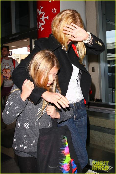 Gwyneth Paltrow Rushes Into Lax Airport With Daughter Apple Photo
