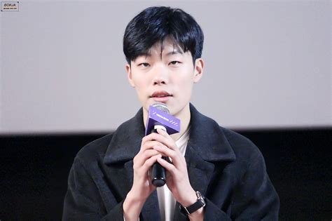 이 영화에서 아프리카 인기 bj '양게'를 연기했는데 이것이 극장에 개봉된 상업영화로서는 데뷔작이다. 응답하라1988 남편후보 김정환役 배우 류준열 : 네이버 블로그
