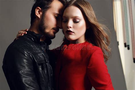 Photo De Studio De Mode De Beaux Couples Sexy Photo Stock Image Du