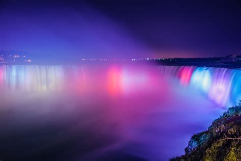 This Niagara Falls Nightly Light Show Belongs On Your Bucket List