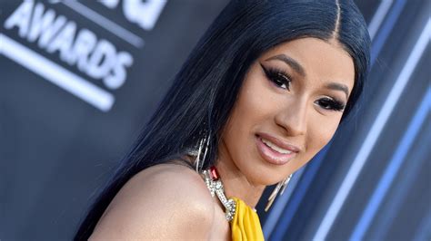 Cardi Bs Response To Haters Saying She Doesnt Deserve To Be Woman Of