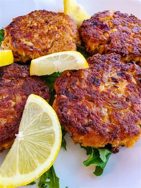 Gourmet to go crabcakes handmade with love in bobby's kitchen for over 20 years crafted fresh daily in our south jersey scratch kitchen since 1997 using only the finest ingredients. Crab Cakes - Three Chicks and a Whisk