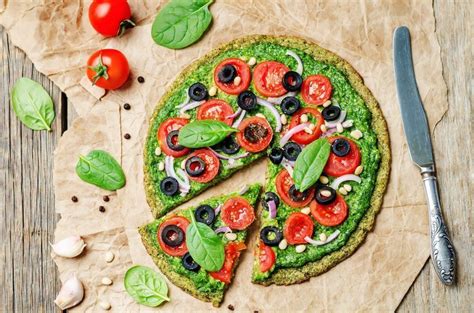 Pizza vegan aux épinards Recettes crues Plans de repas végétaliens