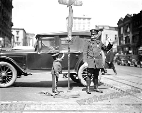 police officer directing traffic washington dc year 1924 8x10 photo ebay