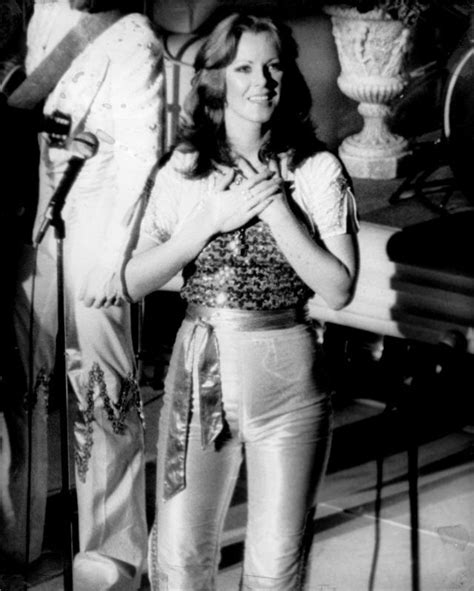 Dancing Queen 22 Amazing Photographs Of The Young Abba Anni Frid Lyngstad Frida On Stage