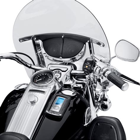 On the 2013 triglide, 1 boom audio amplifier was be mounted in the front of the trunk box. Harley-davidson- Kit de Haut-Parleurs et Amplificateur ...