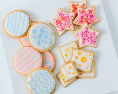 This simple recipe for sugar cookie icing only takes fifteen minutes to make. Royal Icing (with Meringue Powder) | Domino Sugar