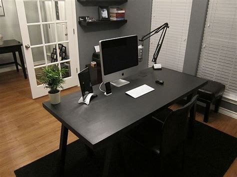 Home depot has a diy desk plan to build this modern desk that has a concrete top and wooden legs. 20 DIY Desks That Really Work For Your Home Office