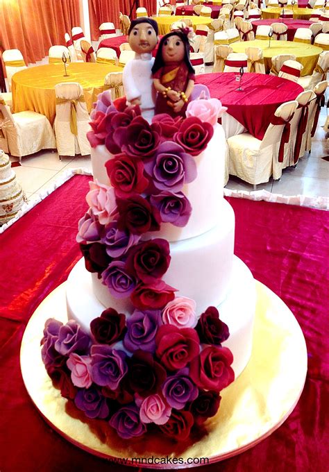 The customer sent me an image that she had found on google, and was set on this design (who can blame her!) the hearts definitely took longer than i. MND Wedding Cakes : September 2012