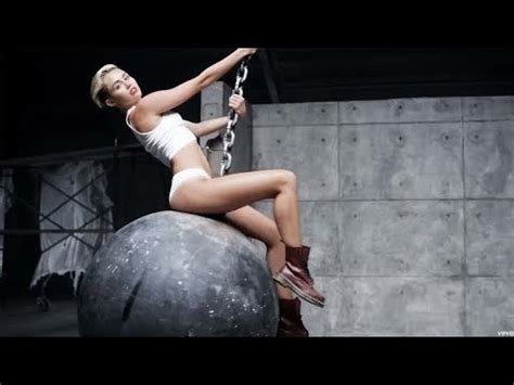 Miley Cyrus Wrecking Ball Yasaklanan Klip Youtube