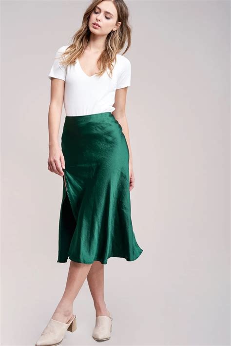 What To Wear With A Green Skirt