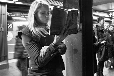 Commuters Who Read Woman Reading Reading Is Sexy Memoirs