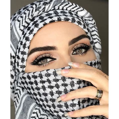 Pin By ♥️ Syeda Ayal Zahra ♥️ On Nikab Dpz Niqab Eyes Arab Beauty Bridal Makeup Looks