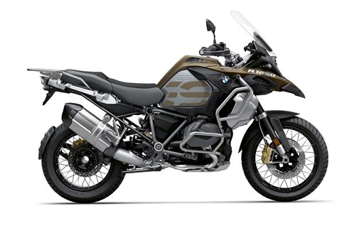 The r 1250 gs adventure also comes with a standard luggage rack and plastic hand guards. 2019 BMW R 1250 GS Adventure First Look (26 Photos)