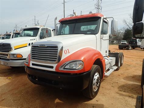 2007 Freightliner Columbia Day Cab Truck