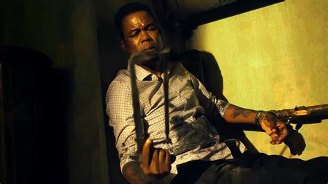 From the book of saw)» новая часть режиссера даррена линна боусмана по сценарию джошуа столберга и пита голдфингера. Вышел трейлер «Пилы: Спираль» с Крисом Роком и Сэмюэлом Л ...