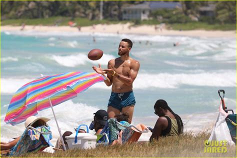 Shirtless Stephen Curry Hits The Beach With Wife Ayesha Photo 3918216