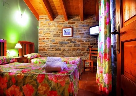 Casas rurales ordesa has holiday cottages of 2 at 9 places of superior category sited in a private state surrounded by nature, with the typical building of the area made of wood and. Casa Rural El portal en Ordesa - Casa Rural en el Valle de ...