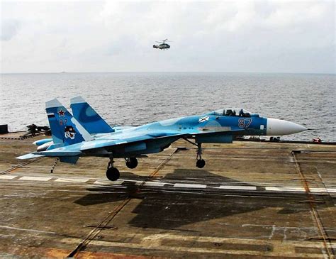 Caça Russo Su 33 Do Porta Aviões Kuznetsov Cai No Mar Mediterrâneo