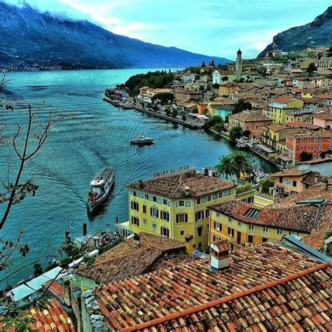 Repubblica italiana reˈpubːlika itaˈljaːna), is a country consisting of a peninsula delimited by the alps and several islands surrounding it. Garda Gölü / İtalya | Garda gölü, Italya, Şehir
