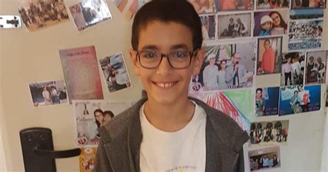 שמו של הערוץ נגזר מעצם היותו שני לאחר הערוץ הראשון (ערוץ 1) שבאותם הימים היה הערוץ הישראלי היחיד אשר נקלט ושידר בכמעט 100. הבלוג של סדנת "כתבים צעירים" בבית הספר ממ"ד נוה אברהם - תשע"ט