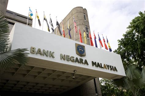 Bank negara malaysia juga memainkan peranan yang penting dari segi pembangunan pengurusan ekonomi, pembinaan institusi dan sistem kewangan di malaysia. Bank Negara Clarifies New Rules on Local Forex Markets ...