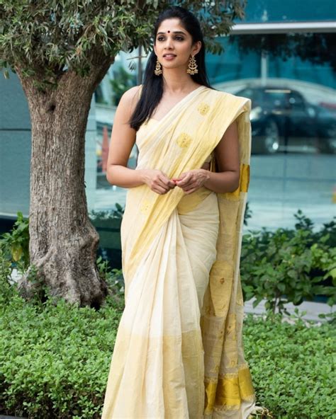 Actress Nyla Usha In Kerala Saree Clicks Goes Viral നൈല ഉഷയും