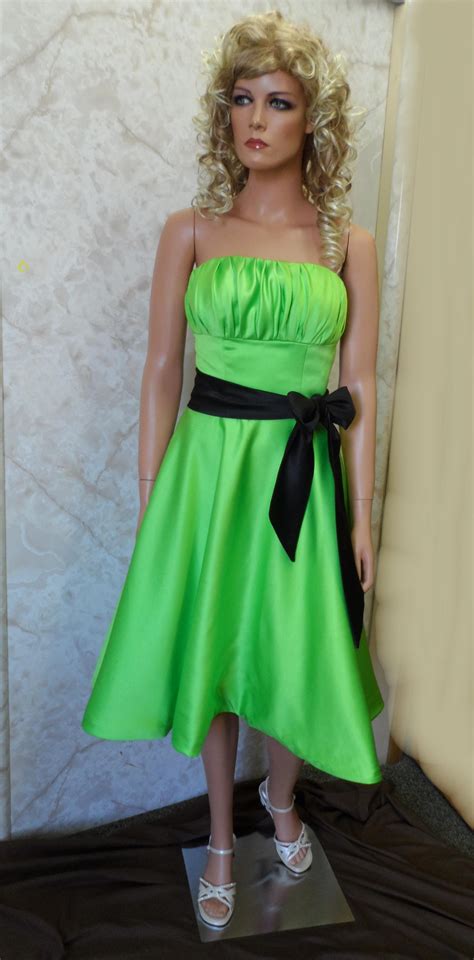 I am wearing this for a friends wedding and this is exactly what she. Dark Green Short Prom Dress & For Beautiful Ladies ...