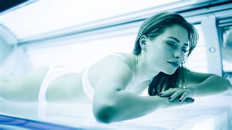 Study Finds Mothers Introduce Teens To Tanning Beds Allure