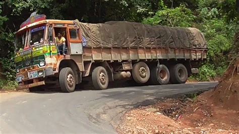Ultimate Truck Video Old TATA Lorry 14 Wheeler Truck Terrible In Ghat